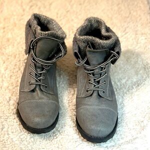 8.5 Women’s Gray Boots